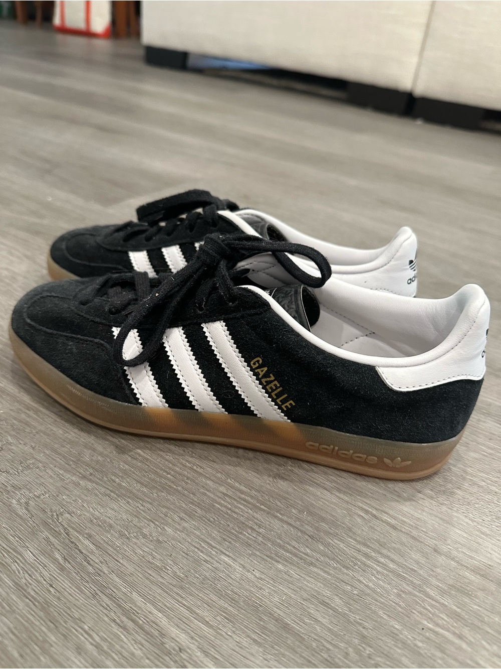 adidas Gazelle Men Black White Suede Sneakers with Gum Sole - size 6